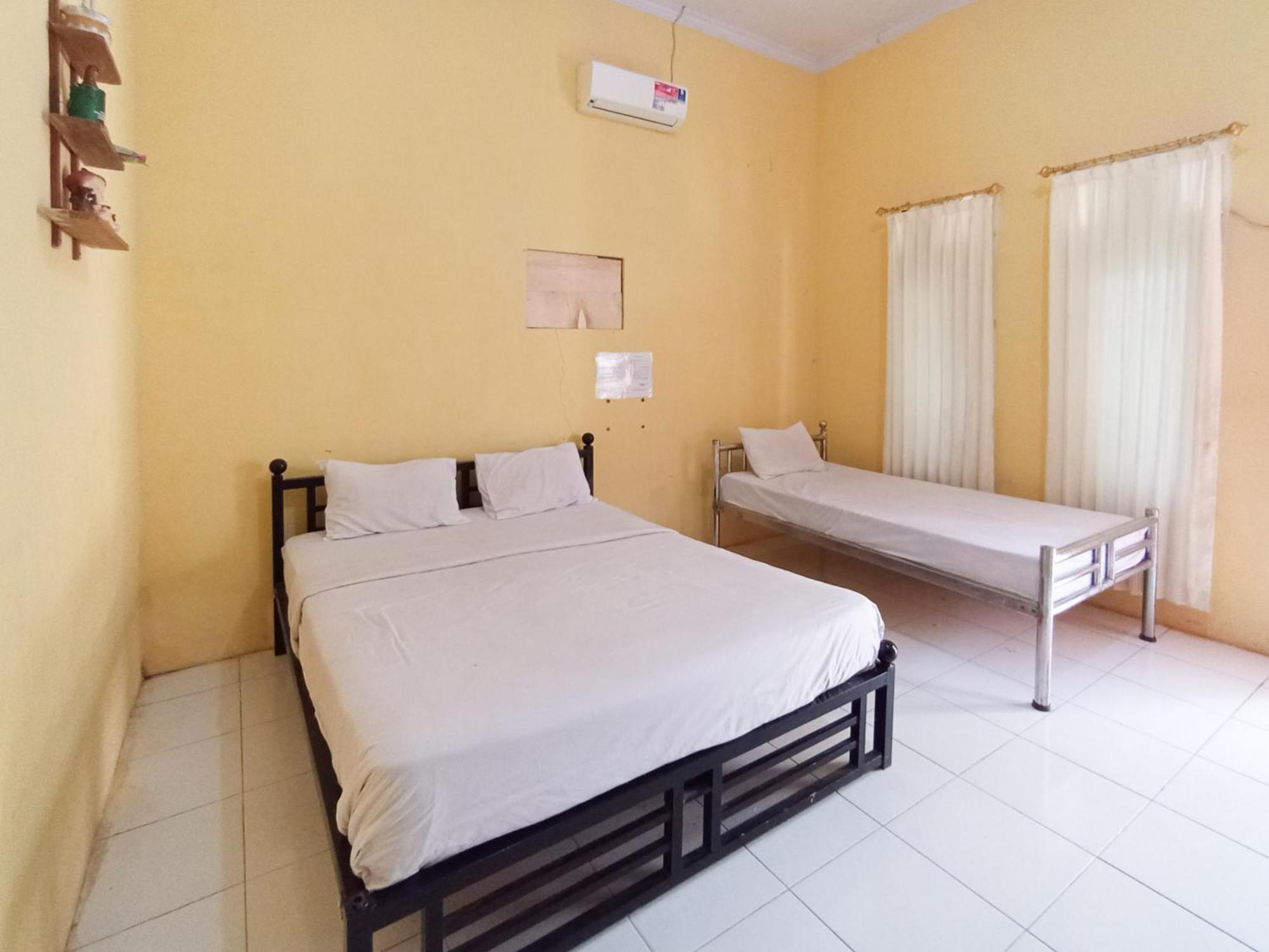 Reddoorz At El Shaday Homestay Banyuwangi Banyuwangi  Exterior photo